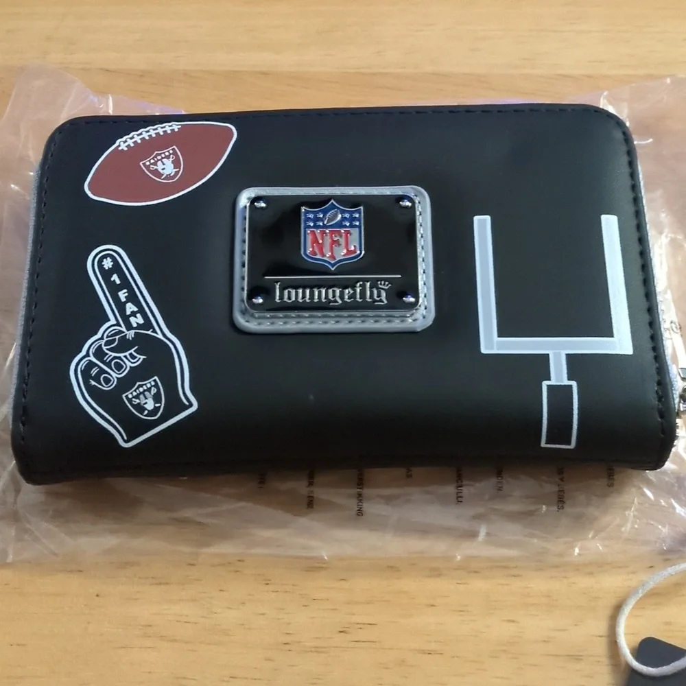 Loungefly Las Vegas Raiders Zip Around Wallet - Picture 2 of 4
